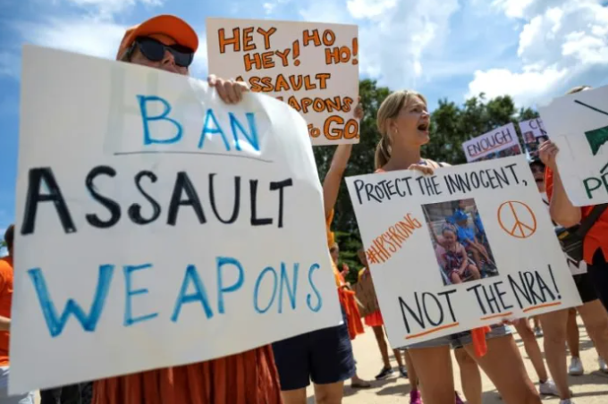 US House committee to consider assault weapons ban